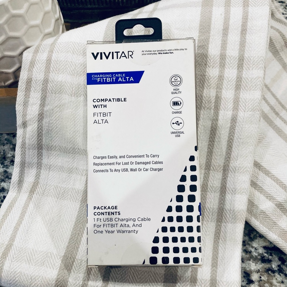 New! Vivitar Charge Away FitBit Alta Charger - New In Box - USB Cable - Picture 3 of 3
